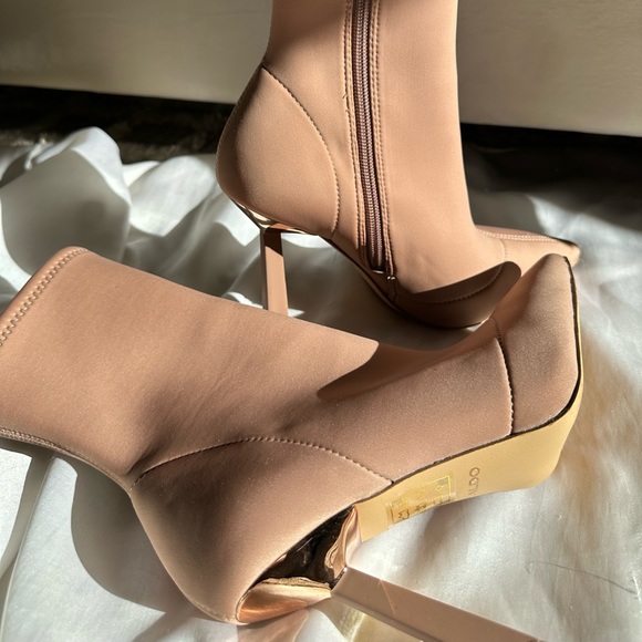 Tan heel sock booties - Picture 4 of 5